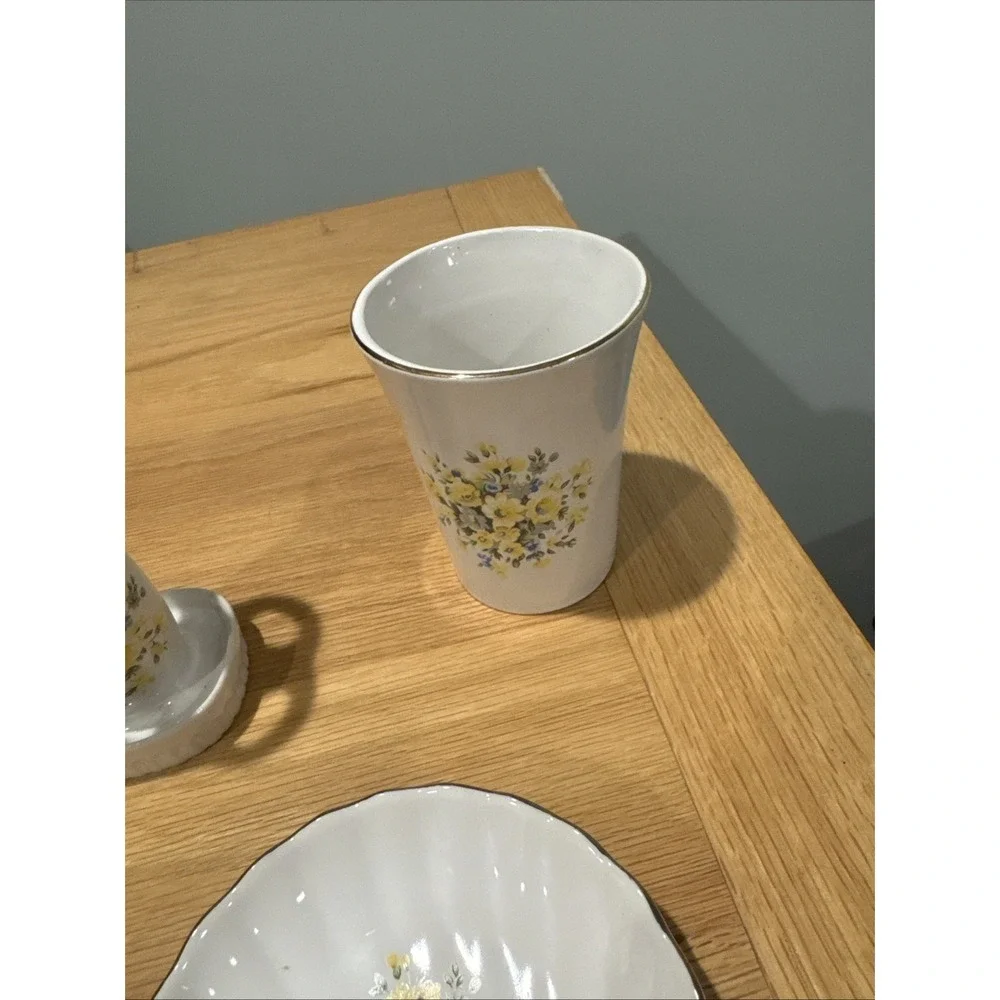 Vintage Ceramic 3 Piece Bathroom Vanity Set Floral Grannycore Cottagecore